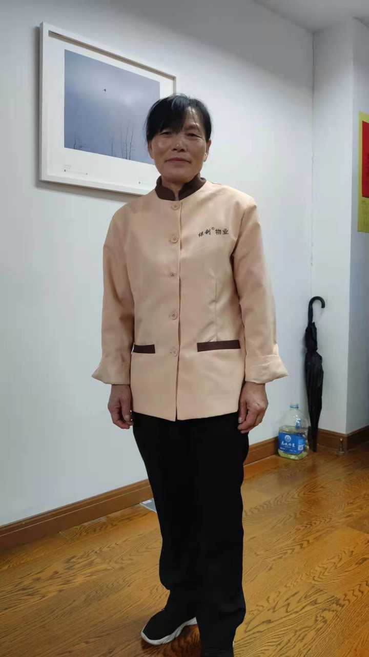 奋斗兔本兔！杭州这位保洁阿姨太拼了，白天保洁晚上端盘子，周末还要干家政