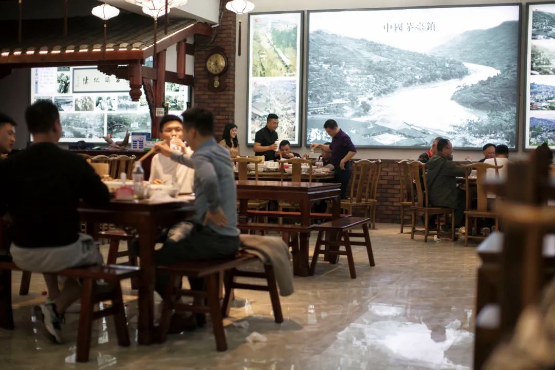 国酒茅台镇全景图片,国酒茅台镇