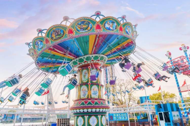 人气偶像带游园，百只Qee熊引爆潮力，上海欢乐谷超级儿童节那么好玩｜五五购物节