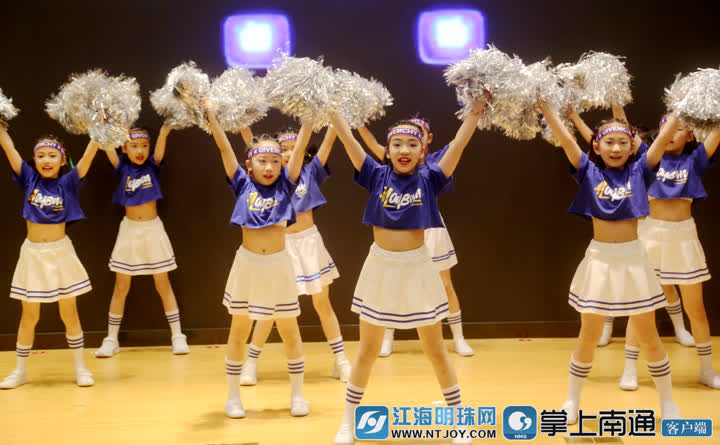 以画为媒激扬青春,以画传情共绘温暖主题画