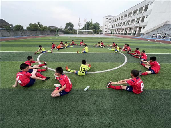 学校足球特色活动发展,足球进校园训练明细