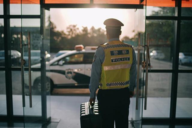 高速交警辅警的一天,高速交警上班的一天