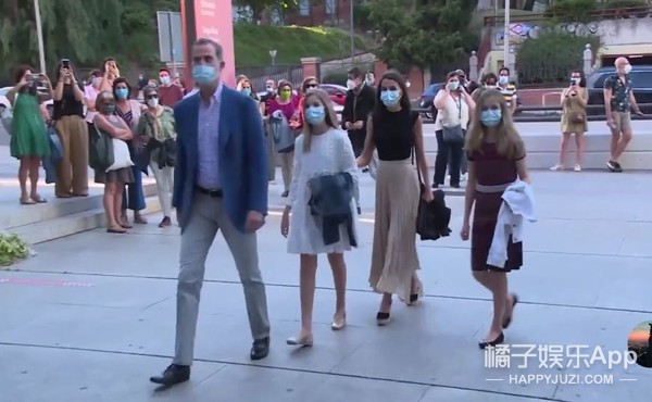 还记得要继承王位的公主们吗？太胖被嘲笑，放弃千万年薪？