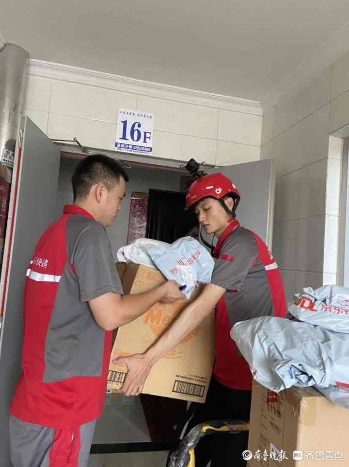 记者体验快递分拣员,记者体验快递日结多累