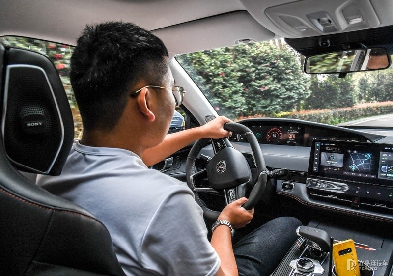 长安uni-k和长安cs75plus哪个好,长安uni-k车怎么样值得买吗