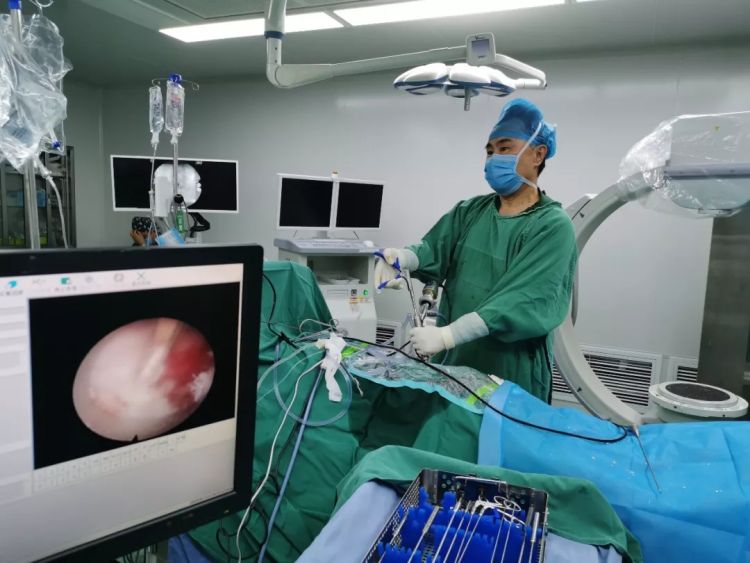 小切口治疗脊柱侧弯,微创治疗脊柱病视频