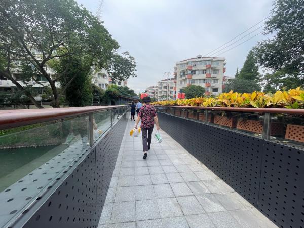 拆掉240米长围墙后，紧邻上海内环的这4个老公房小区，开始“逆袭”