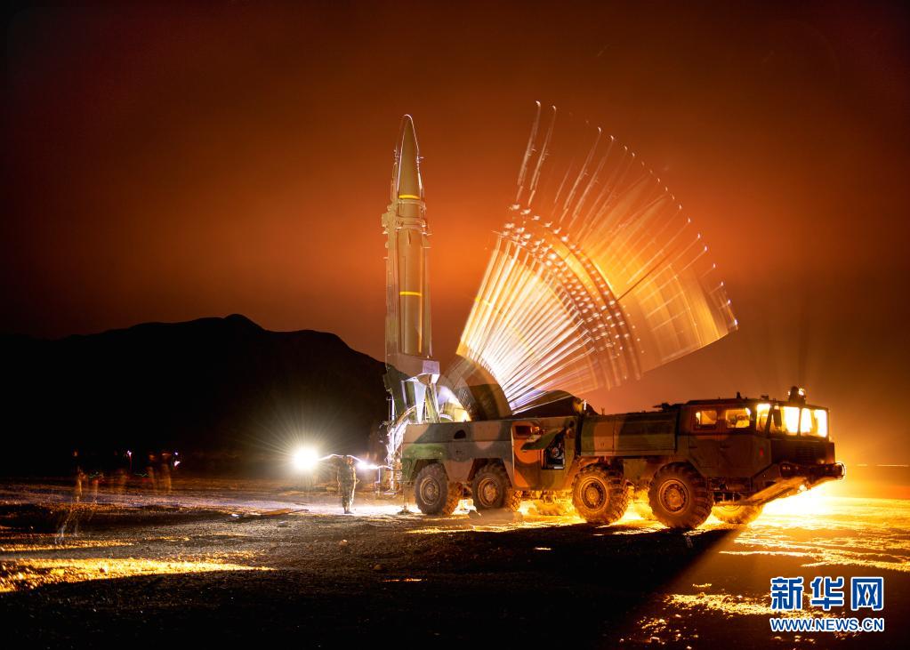 铭记光辉历史续写强军新篇——中国*产党共**领导人民*队军**建设发展的回望与思考