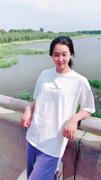 从摆摊开始她靠一碗碗水果捞成网红店主她说自己的终极梦想是建一所希望小学