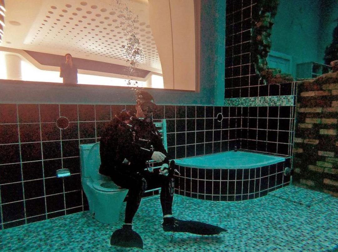 迪拜最深游泳池有鱼吗,世界最深的游泳池怎么去