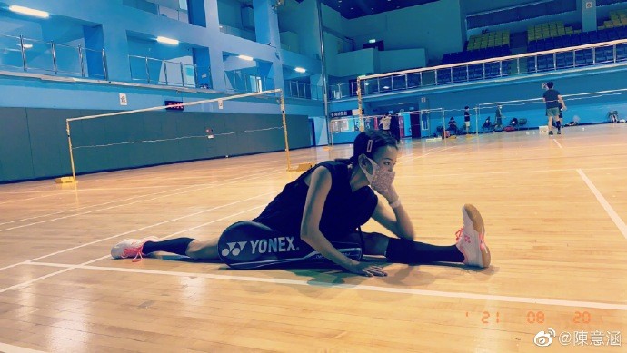 地表最强孕妇！陈意涵挺二胎孕肚「劈腿一字马」软Q筋骨惊呆网