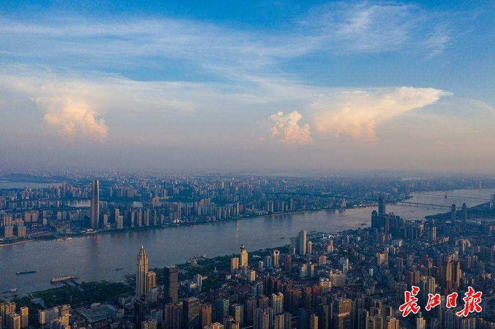 武汉上空飞机看武汉,看武汉高楼的地方