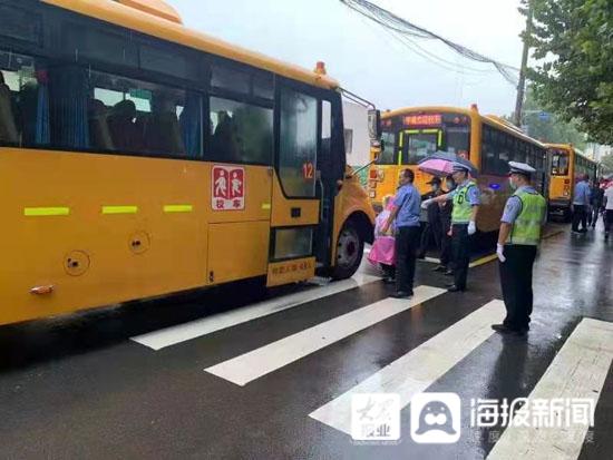 开学季衡东交警开启护学保障模式,开学季交警护学保平安