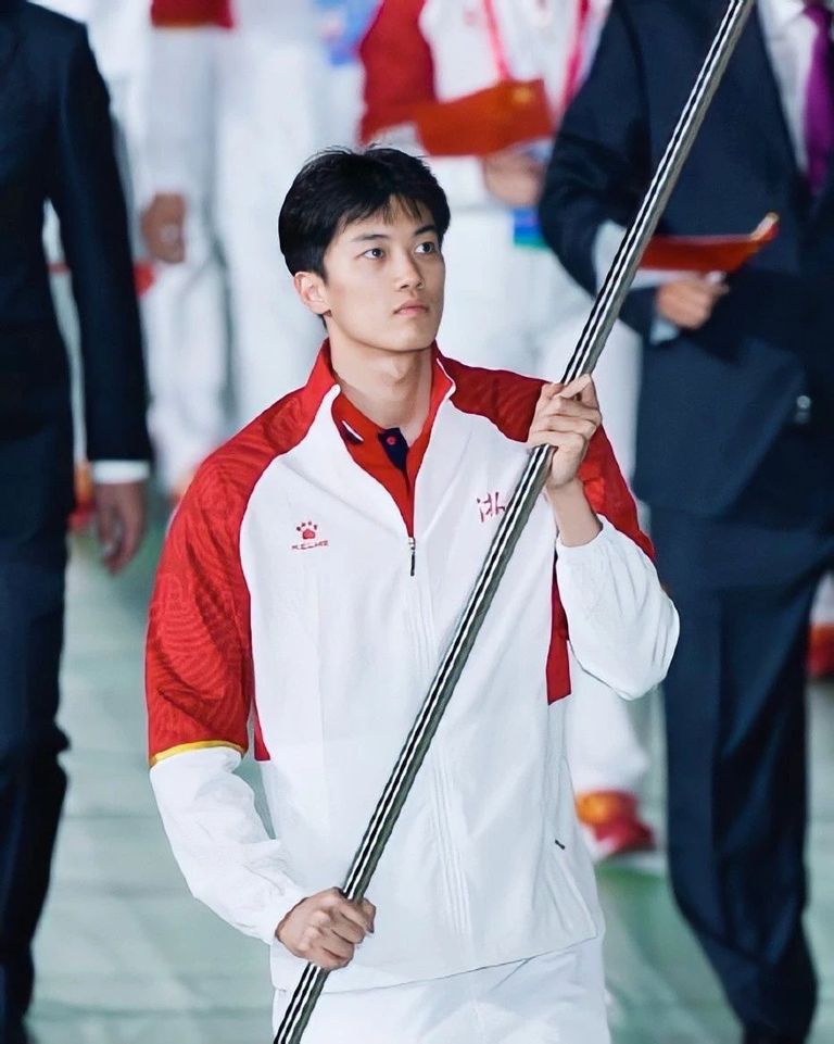 运动员都这么会选腕表了吗,中国运动员穿什么品牌衣服