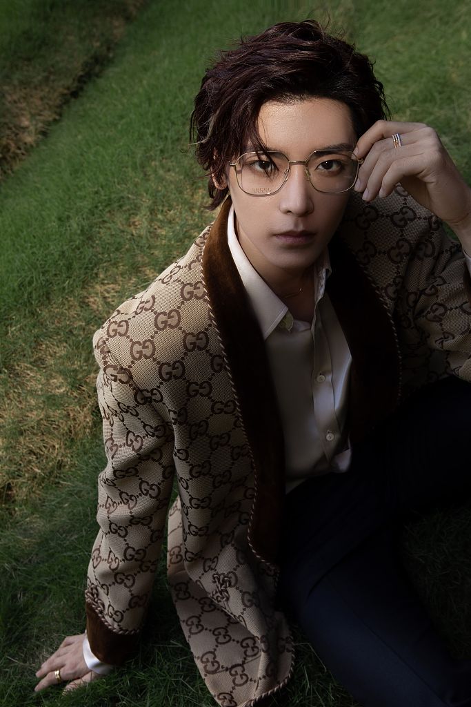 侯明昊帅造型,侯明昊雅痞三七