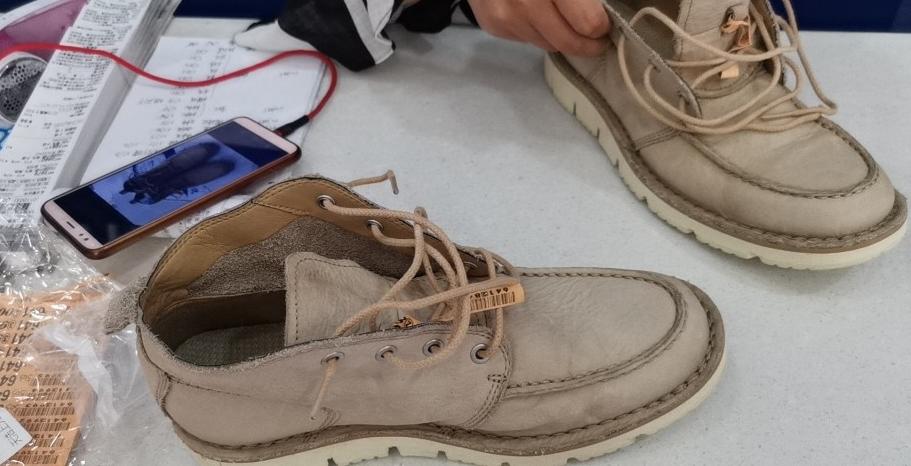 磨砂鞋子洗后变色怎么办,翻毛皮鞋子水洗为什么会变色