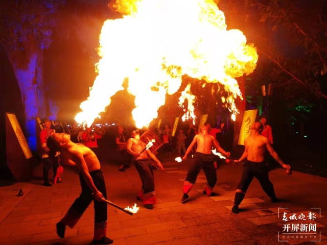 COP15“聚焦春城”｜登万溪冲览两湖胜景，夜游民族村享饕餮盛宴