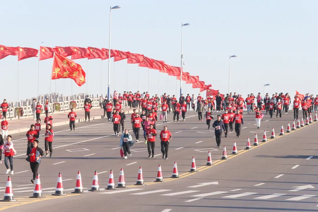 滨州黄河国际马拉松比赛,2019滨州黄河风情带马拉松赛开跑