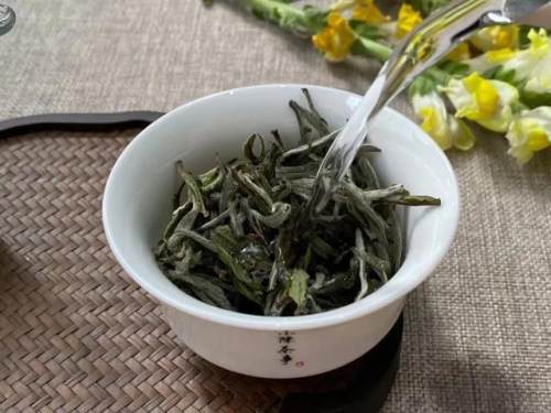 白茶喝起来像新茶吗为什么,白茶喝起来就像酒