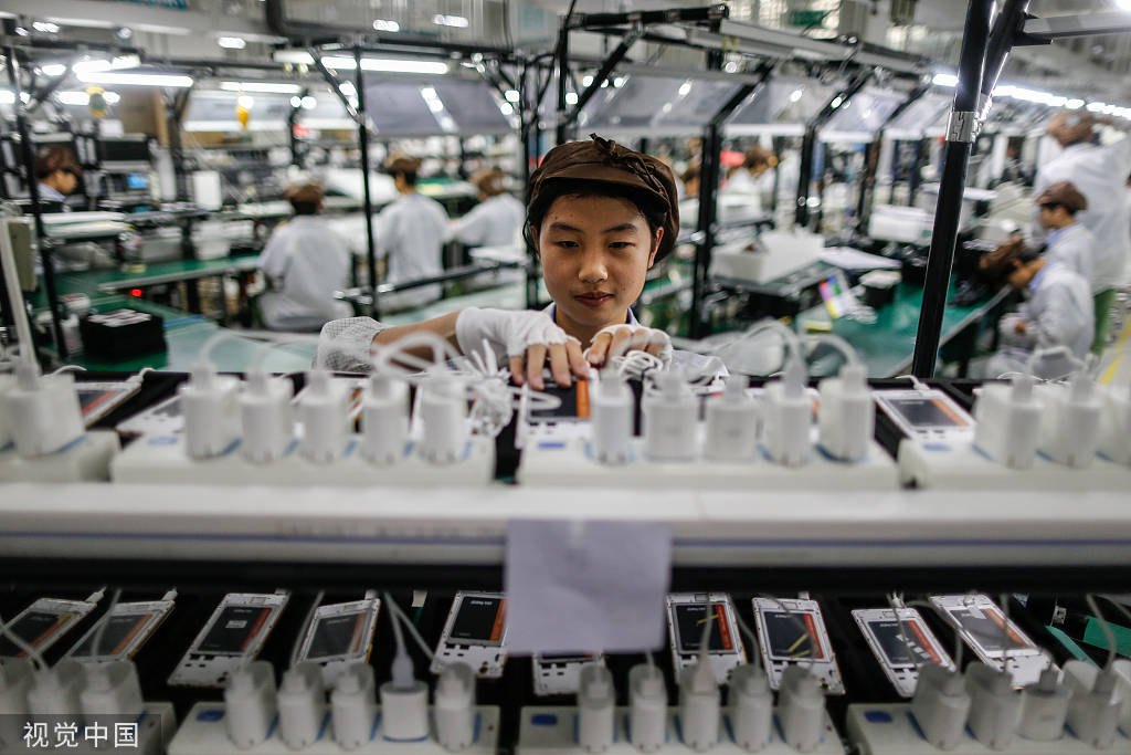 少年之死背后的职校实习乱象：每天工作14小时，学校抽人头费