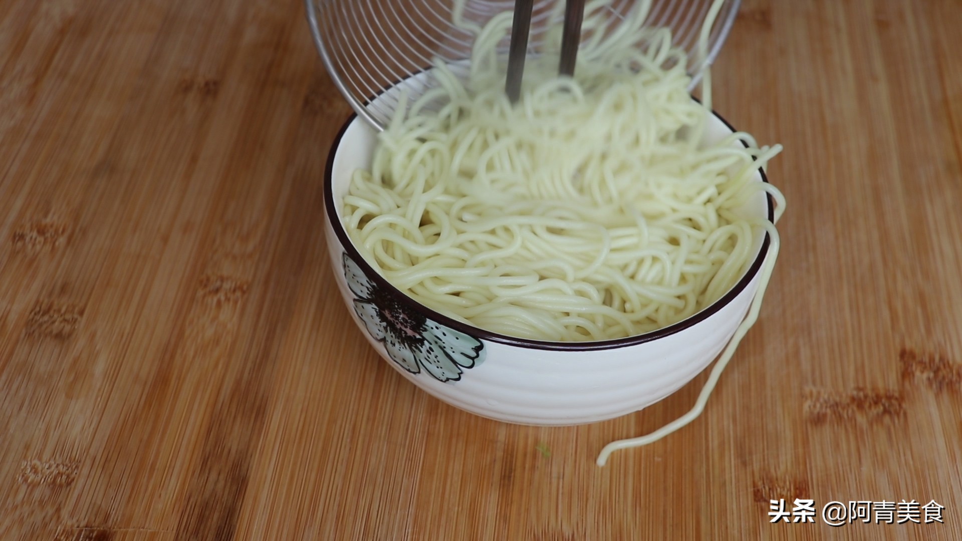 外面卖的热干面怎么做,热干面武汉正宗做法开店商用