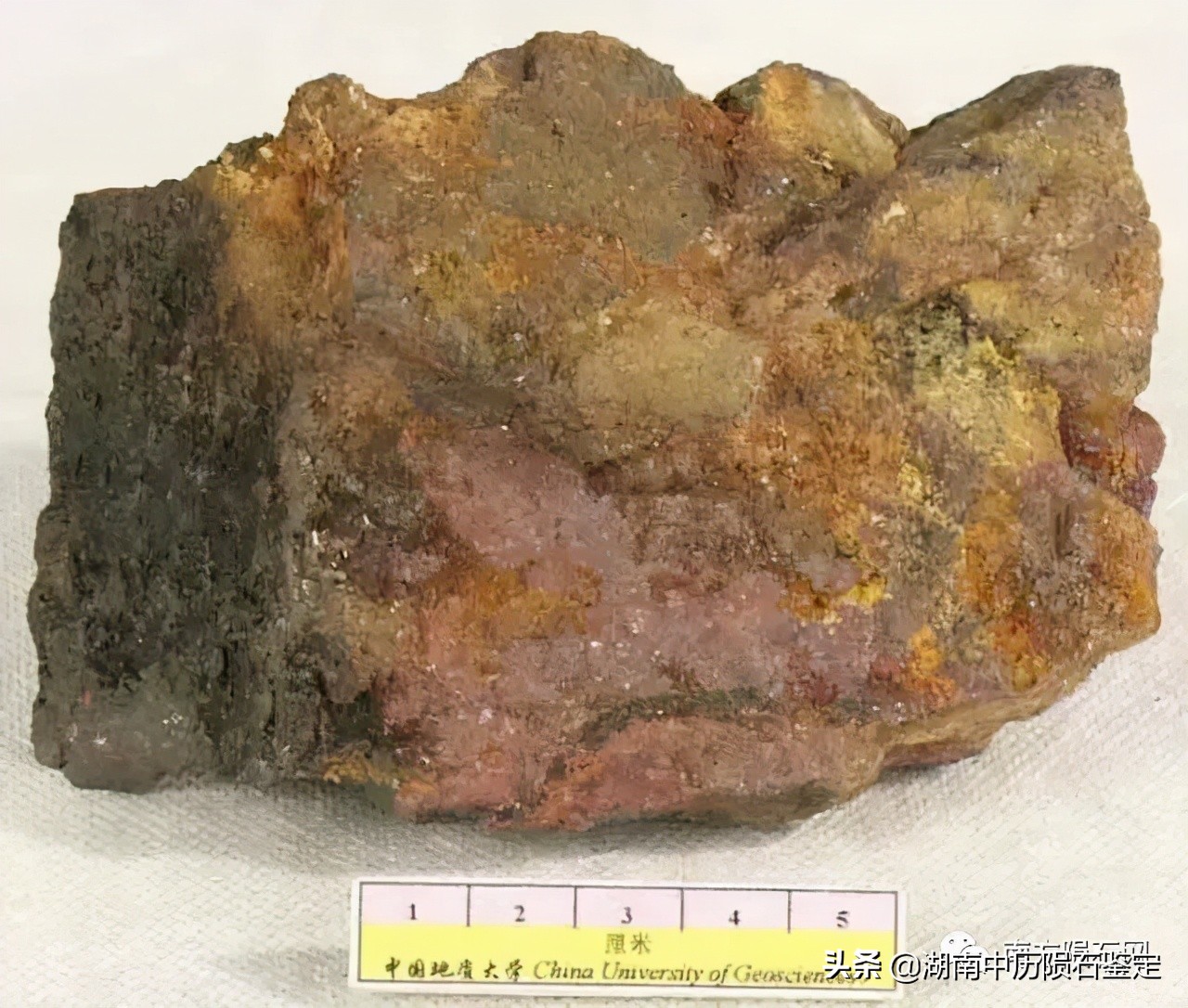 月球陨石与地球矿石的区别,月球陨石和矿石有什么区别