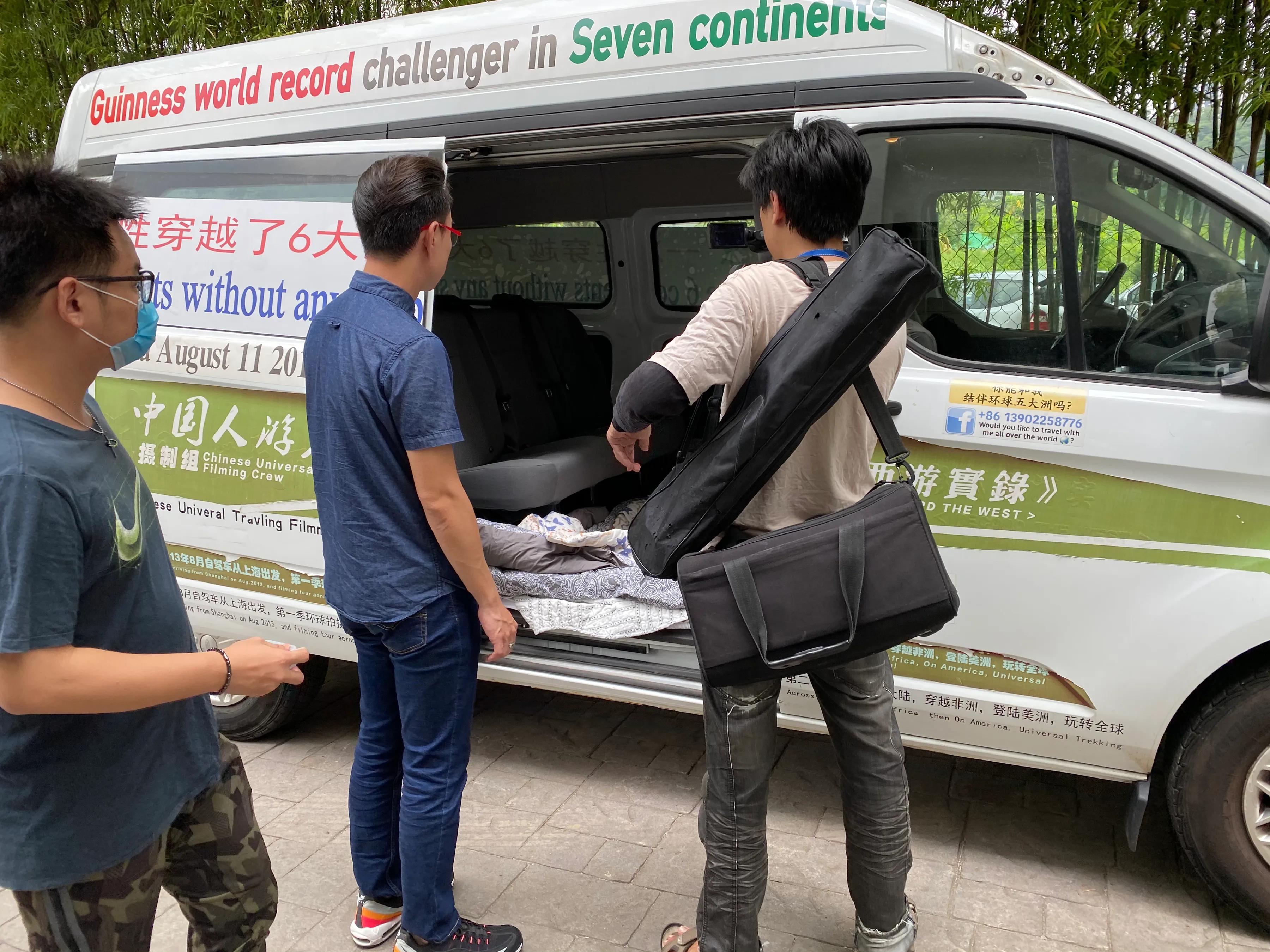 轮胎都不会换，樊玉虎却开车环游世界了六大洲