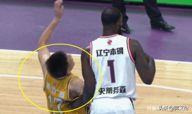 史蒂芬森cba事件还原,史蒂芬森cba搞笑假摔