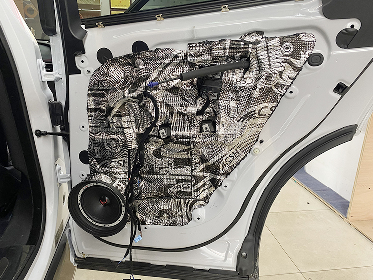 泰州捷豹汽车音响改装,哈尔滨汽车音响改装方法