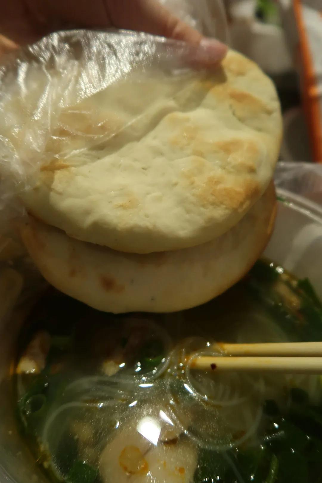 西安正宗小吃街是回民街吗,西安正宗本地小吃街回民街