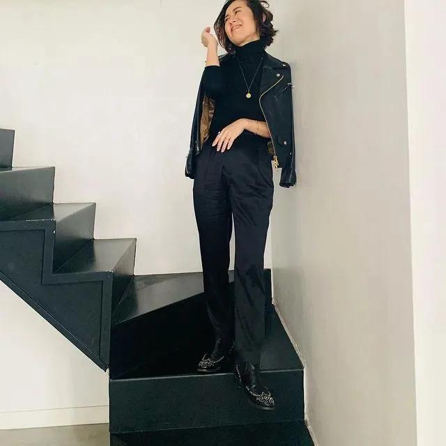 看这位45+日本博主的时尚穿搭，有一种由内而外散发的自信张扬