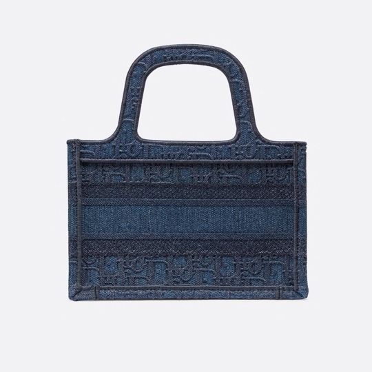 Dior发布迷你BookTote手袋:超迷你尺寸托特包