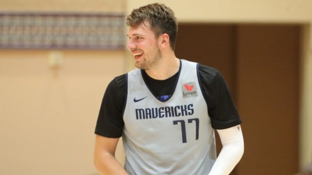 东契奇夸张投篮,秀儿东契奇投篮集锦