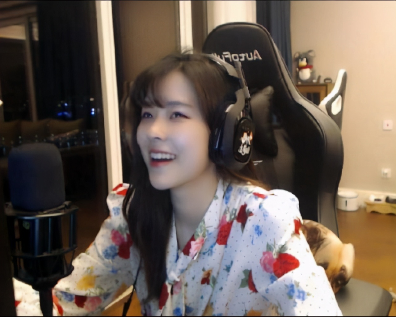 娌瓙鑷洕鐩存挱,娌瓙瀵屽﹩鐪熷疄韬唤