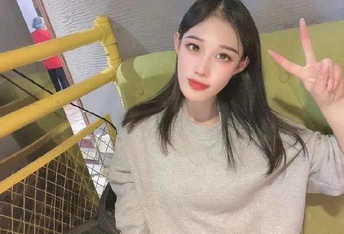 河南腹肌女神在线秀翘臀，性感指数100%，网友：我想拥有！