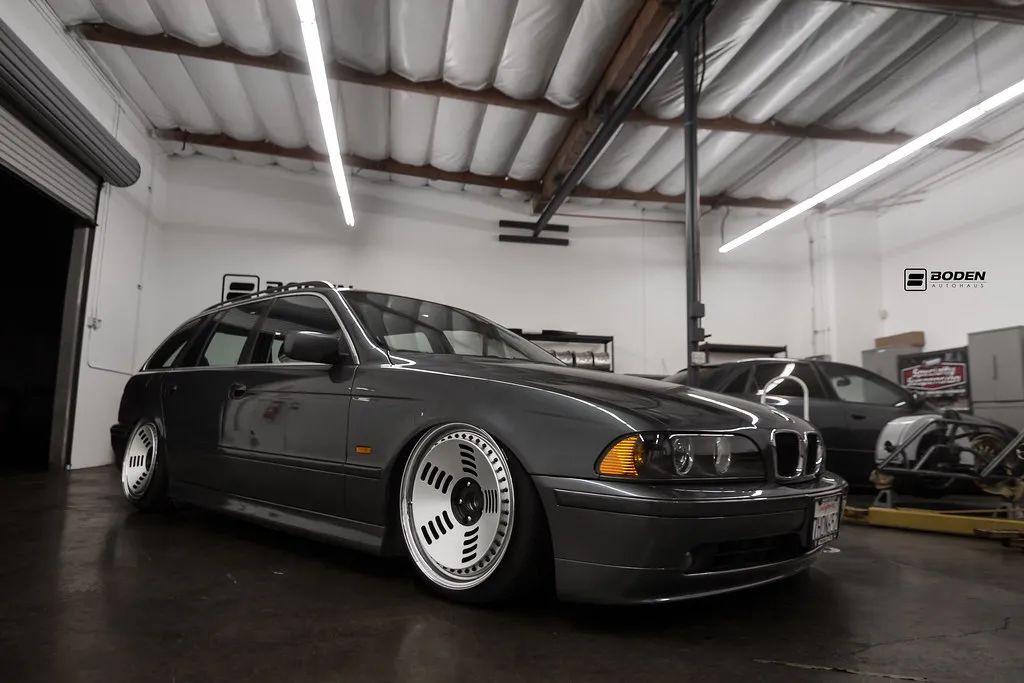 普通车如何改轮圈 (汽车可以改轮圈样式吗)