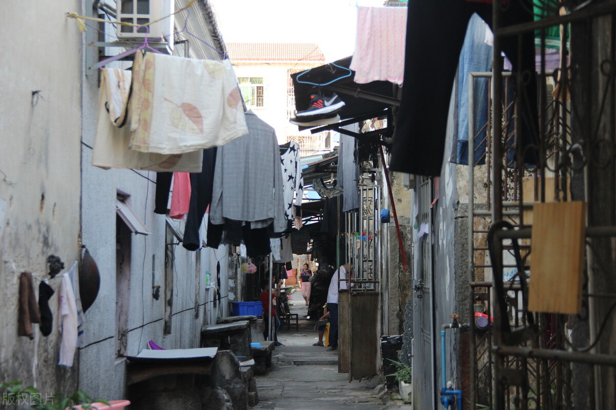 离婚后男子流落街头,中年男人离婚后回老家