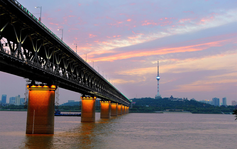 毛主席畅游长江后写下一首词，不仅用典精湛，词意也行云流水