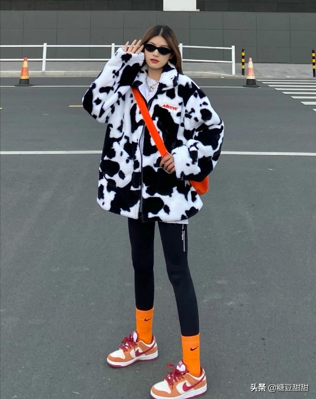 羊羔毛好看吗,羊羔毛怎么搭配最好看