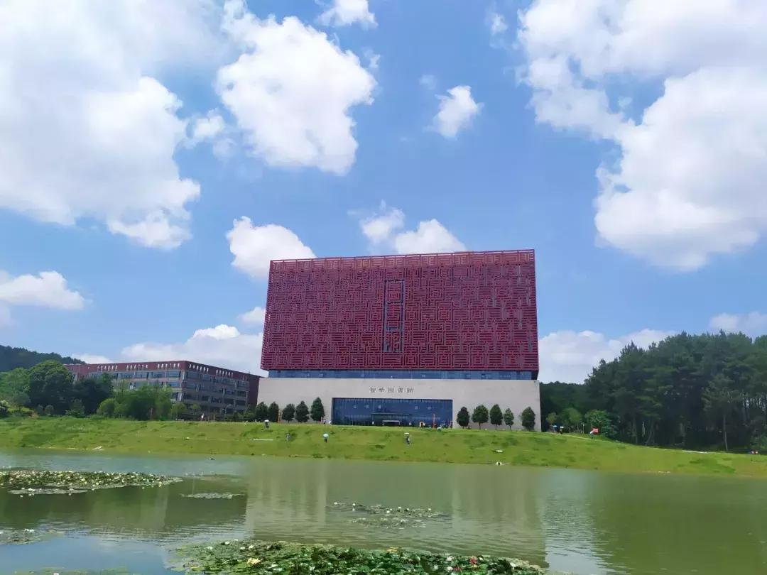 人民视频直播打卡我的大学——百年贵大，“贵”在有你