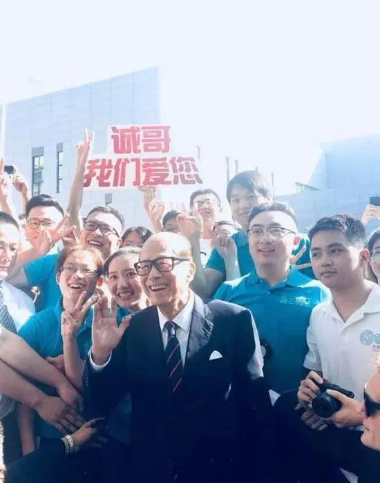 李嘉诚发家靠九龙仓码头吗,李嘉诚是什么时候收购九龙仓