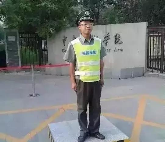 美术生哭完了继续画,气哭老师的美术生