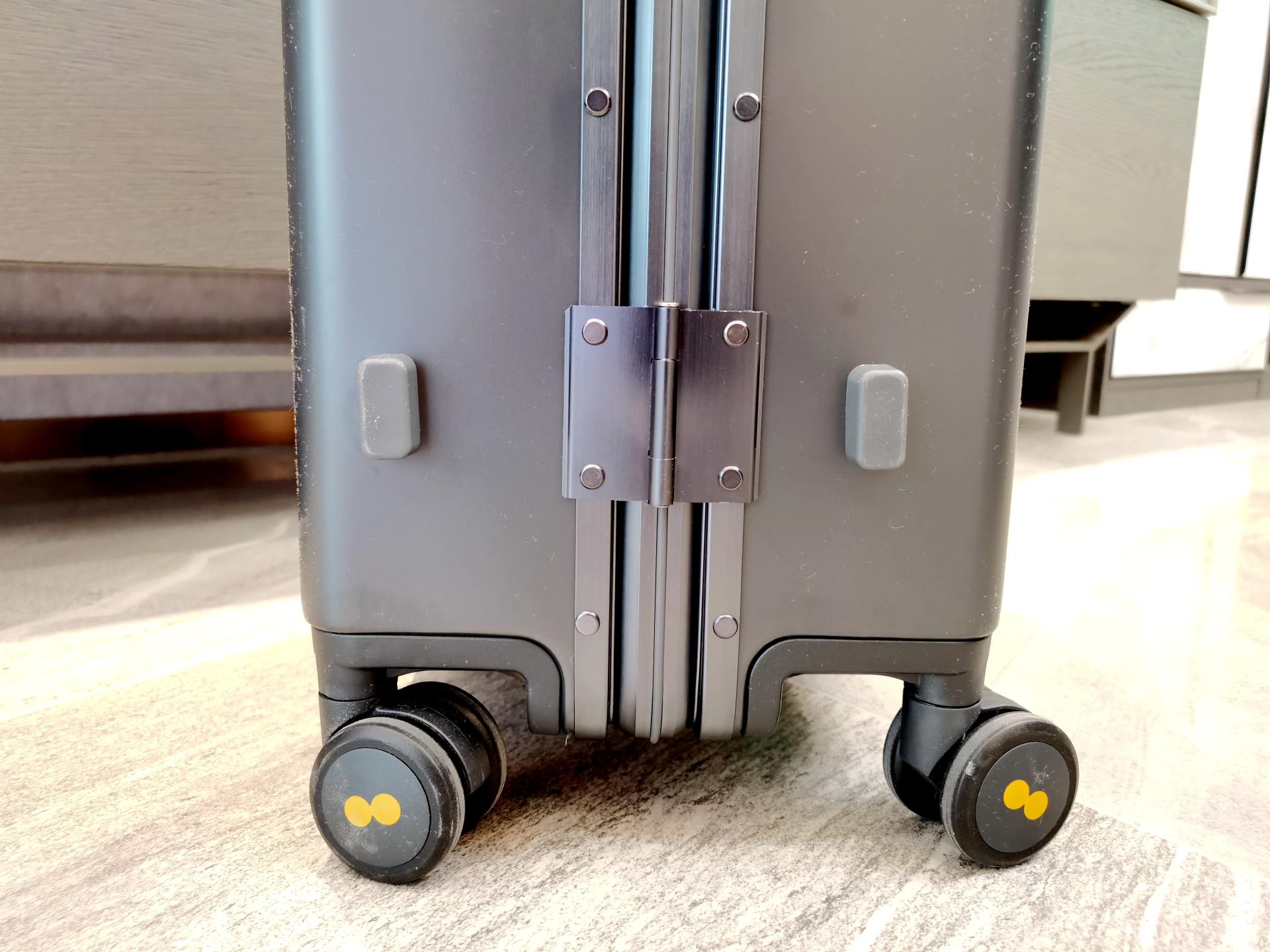 罗永浩地平线8号卖多少,罗永浩直播间旅行箱