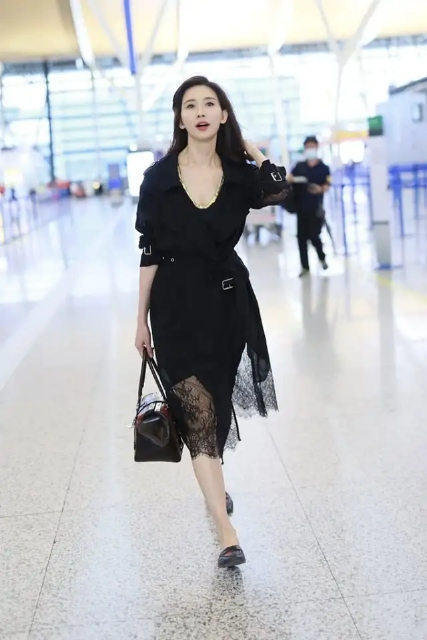 林志玲素颜机场身材,林志玲黑色裙身材