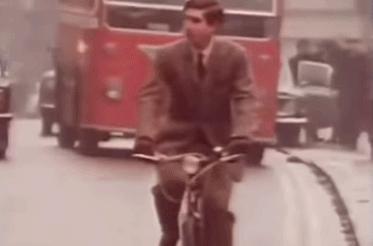 英女王下令封杀50年！王室私生活*片禁**遭泄露，百万人在线吃瓜