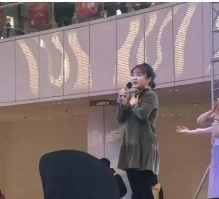 发育期女孩为什么会变胖,年轻的女孩脸都很饱满