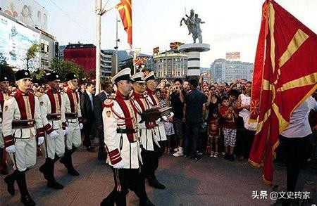 因邻国抗议被迫改名的欧洲国家,曾是世界强国,如今地位一落千丈