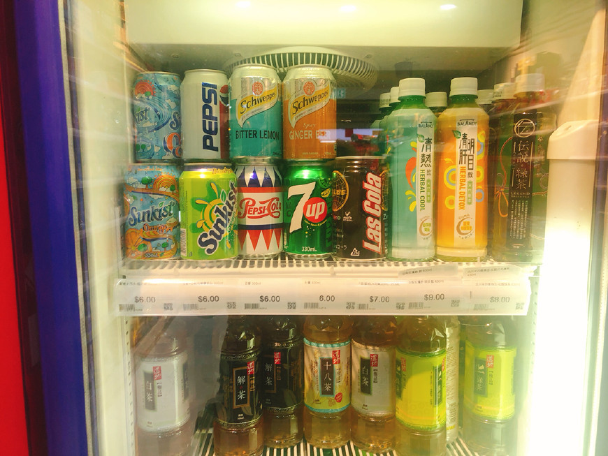 实拍香港便利店物价,一个饮料翻倍卖,旅友说,自带保温瓶实在