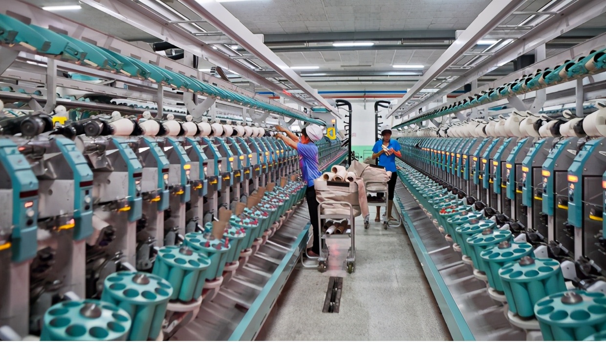 纺织厂女工记录夜班生活抖音,纺织厂女工工资一万多