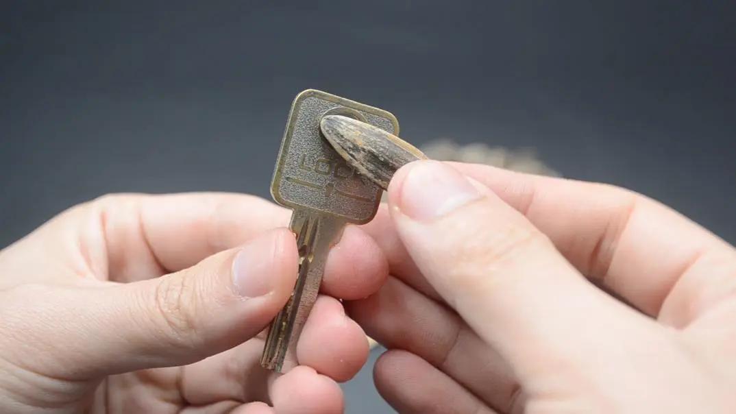 剥瓜子用手扣,剥花生别再用手抠了